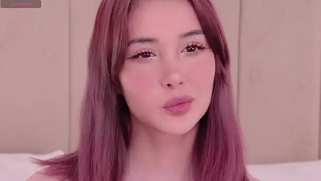 Nesolla online show from November 17, 2025, 1:04 pm