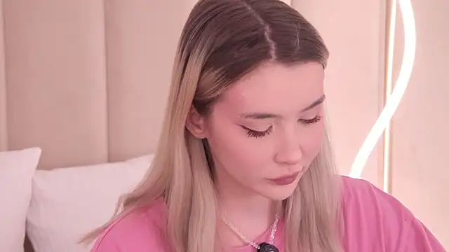 Nesolla online show from February 2, 2026, 7:24 pm