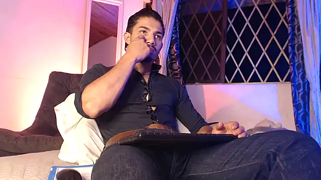 ArturoCardona  online show from April 26, 2026, 1:36 am