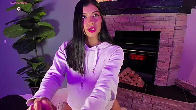 Lola Pierce online show from October 22, 2025, 12:04 pm