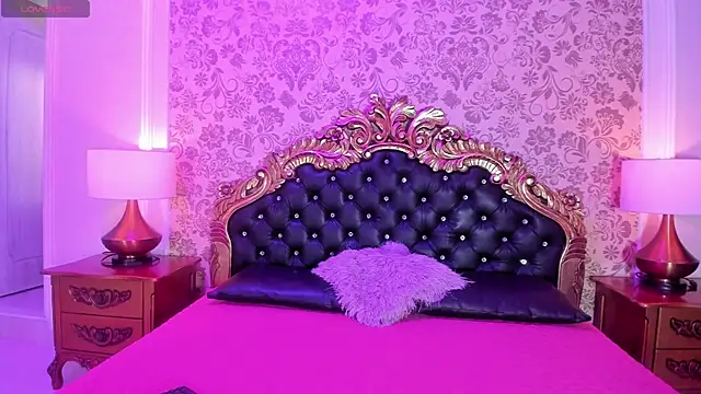 Lola Pierce online show from September 16, 2025, 11:55 am