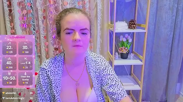 Luisa Rosee online show from November 12, 2025, 8:23 pm