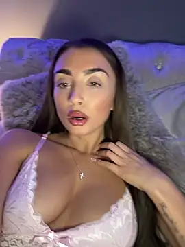 ellariverss online show from July 4, 2026, 12:50 am