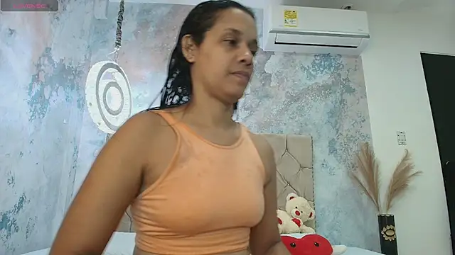 Snapshot of DarcyMooree chatting on September 30, 2025, 12:55 pm DarcyMooree online show from September 30, 2025, 12:55 pm