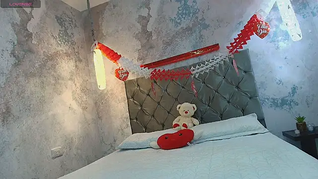 Snapshot of DarcyMooree chatting on September 19, 2025, 12:42 pm DarcyMooree online show from September 19, 2025, 12:42 pm