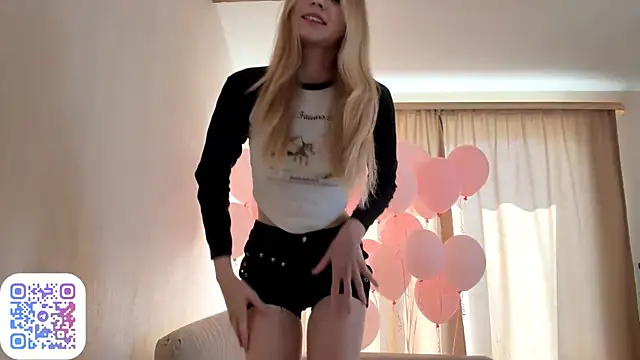 FruityXo online show from September 22, 2025, 8:42 am