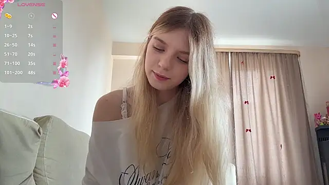 FruityXo online show from July 5, 2026, 12:01 pm