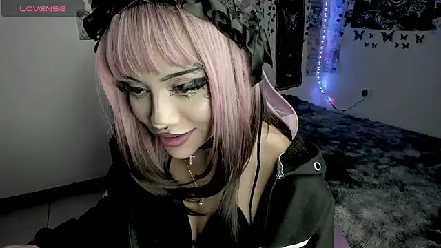 GothKitten666 online show from December 2, 2025, 11:39 pm