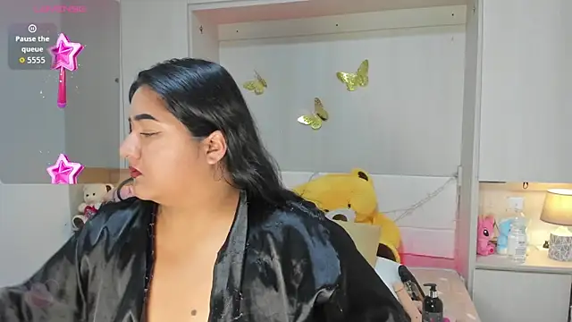 Snapshot of LilyWhitney chatting on March 18, 2026, 4:04 am LilyWhitney online show from March 18, 2026, 4:04 am