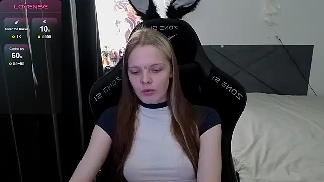 Luna Navy online show from September 13, 2025, 9:53 am