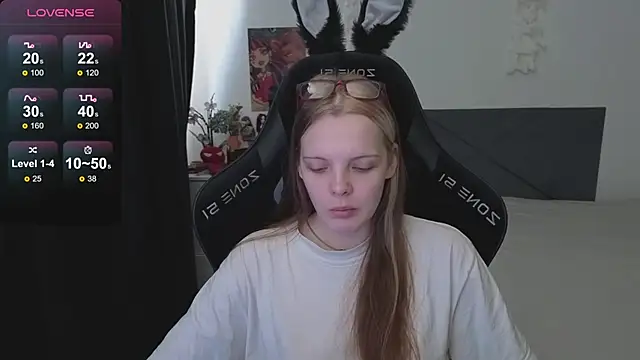 Luna Navy online show from October 3, 2025, 6:37 am