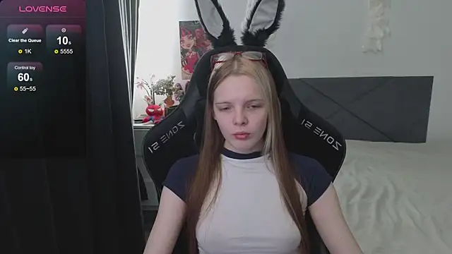 Luna Navy online show from October 5, 2025, 9:00 am