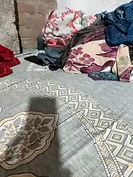 POOJACOUPLE online show from November 12, 2025, 8:18 am