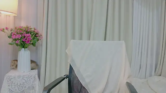 Vessi-babe online show from June 9, 2026, 2:29 pm