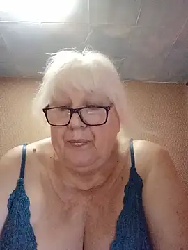 Snapshot of Alexia64231 chatting on July 28, 2026, 11:28 am Alexia64231 online show from July 28, 2026, 11:28 am