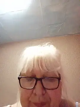 Snapshot of Alexia64231 chatting on July 24, 2026, 4:25 pm Alexia64231 online show from July 24, 2026, 4:25 pm