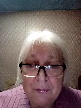 Alexia64231 online show from November 12, 2025, 3:27 pm