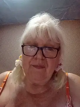 Snapshot of Alexia64231 chatting on July 15, 2026, 12:28 am Alexia64231 online show from July 15, 2026, 12:28 am