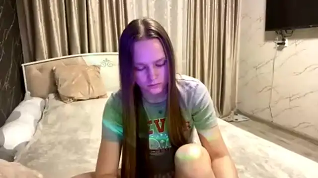 SoSweetGirl online show from November 4, 2025, 1:04 pm