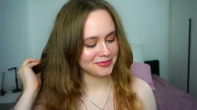 SusannaScholler online show from November 5, 2025, 7:28 pm