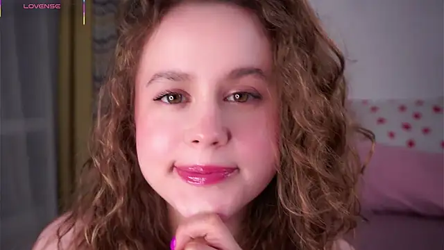 SusannaScholler online show from May 5, 2026, 10:57 pm