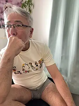 gholly2007 online show from April 29, 2026, 2:27 am