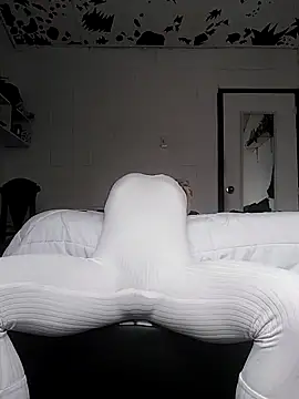 oxxy jean online show from May 25, 2026, 3:55 pm