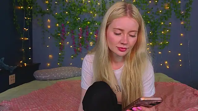 Lillie Berry online show from July 24, 2026, 4:41 am