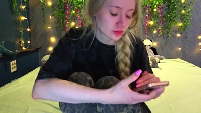 Lillie Berry online show from July 18, 2026, 4:21 am