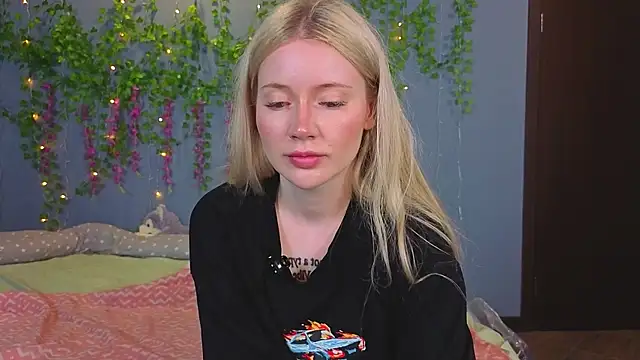 Lillie Berry online show from July 30, 2026, 5:50 am