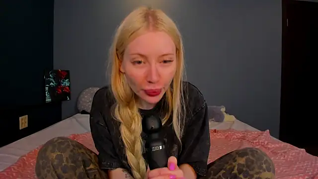 Lillie Berry online show from July 12, 2026, 5:19 am