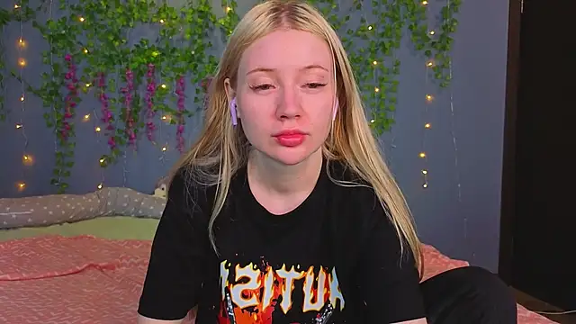 Lillie Berry online show from July 26, 2026, 4:30 am
