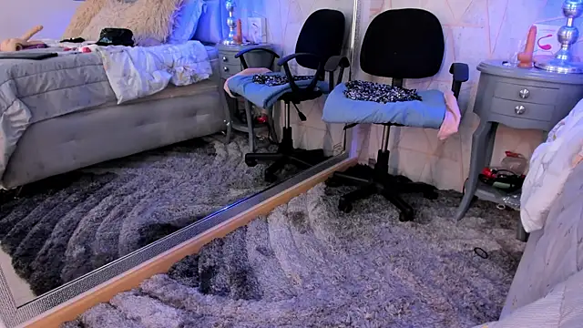 Yara Bliss  online show from January 18, 2026, 5:05 pm