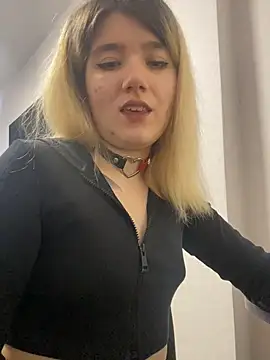 Snapshot of Cherry___Blossom chatting on March 1, 2026, 11:10 am Cherry Blossom online show from March 1, 2026, 11:10 am