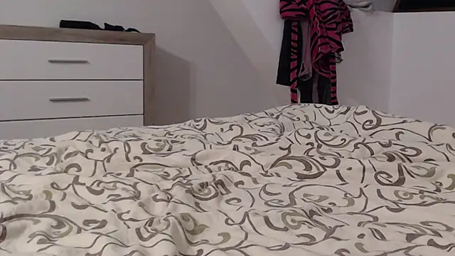 LillyDream2 online show from September 12, 2025, 6:40 pm