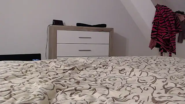 LillyDream2 online show from October 6, 2025, 5:24 pm