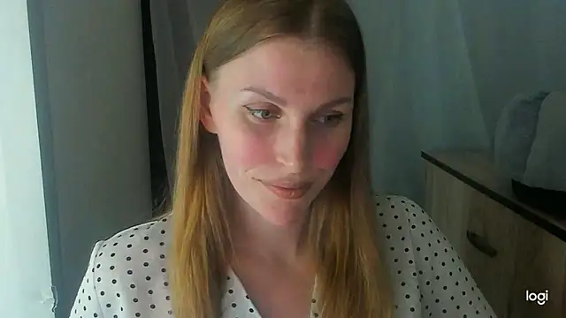 JuliaMuuun online show from June 7, 2026, 8:03 pm