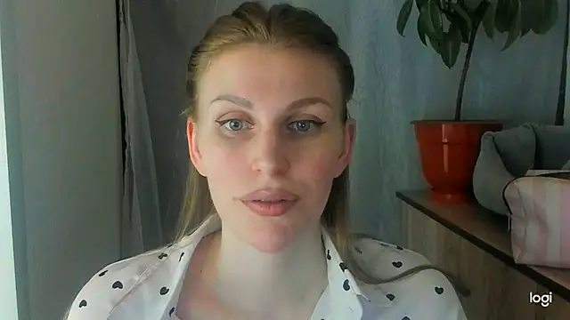JuliaMuuun online show from June 6, 2026, 8:58 pm