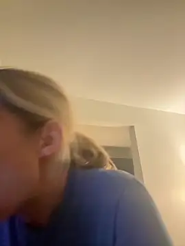 BaddieBossXX2 online show from December 5, 2025, 8:02 am