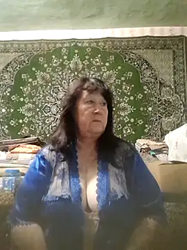 CrystalLime6411 online show from November 18, 2025, 6:22 pm