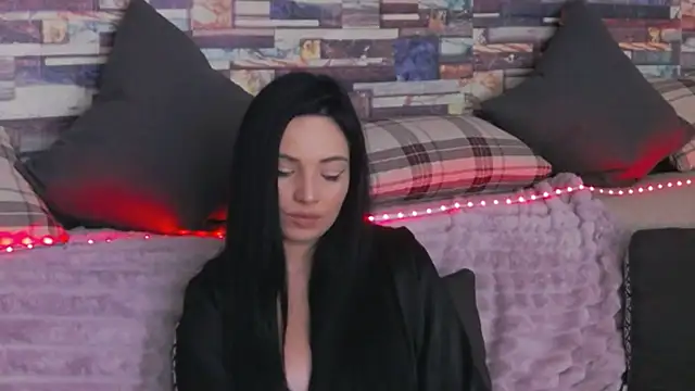 GrayLunna online show from October 8, 2025, 7:54 am