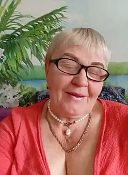 VioletSweet5566 online show from October 11, 2025, 11:11 am