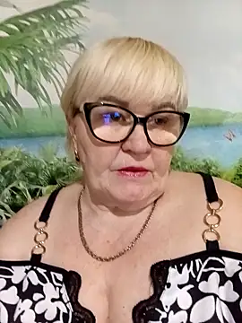 VioletSweet5566 online show from April 28, 2026, 5:23 am