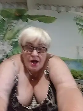 VioletSweet5566 online show from July 25, 2026, 4:24 pm
