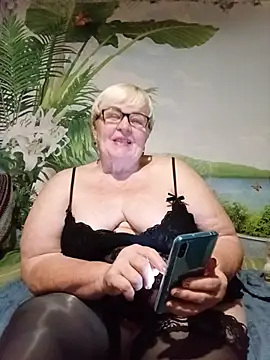 VioletSweet5566 online show from July 15, 2026, 7:10 pm