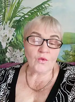 VioletSweet5566 online show from October 6, 2025, 1:23 pm