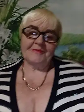 VioletSweet5566 online show from November 15, 2025, 11:14 am