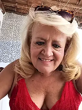 Belladama61 online show from May 1, 2026, 5:51 pm