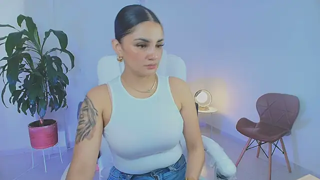 Julieta92  online show from May 8, 2026, 9:07 pm