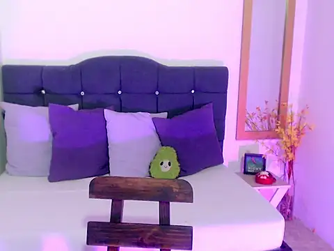 SamantaSweett  online show from September 10, 2025, 12:59 pm